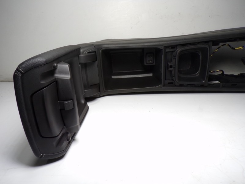 Recambio de apoyabrazos central para opel insignia grand sport 1.6 cdti dpf referencia OEM IAM  2758636 