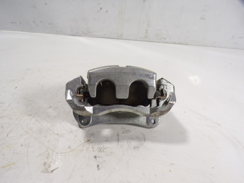 Recambio de pinza freno delantera derecha para toyota rav4 hybrid fwd referencia OEM IAM 4773042130  