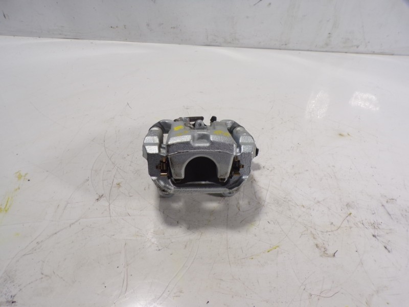 Recambio de pinza freno trasera derecha para toyota rav4 hybrid fwd referencia OEM IAM 4783042100  
