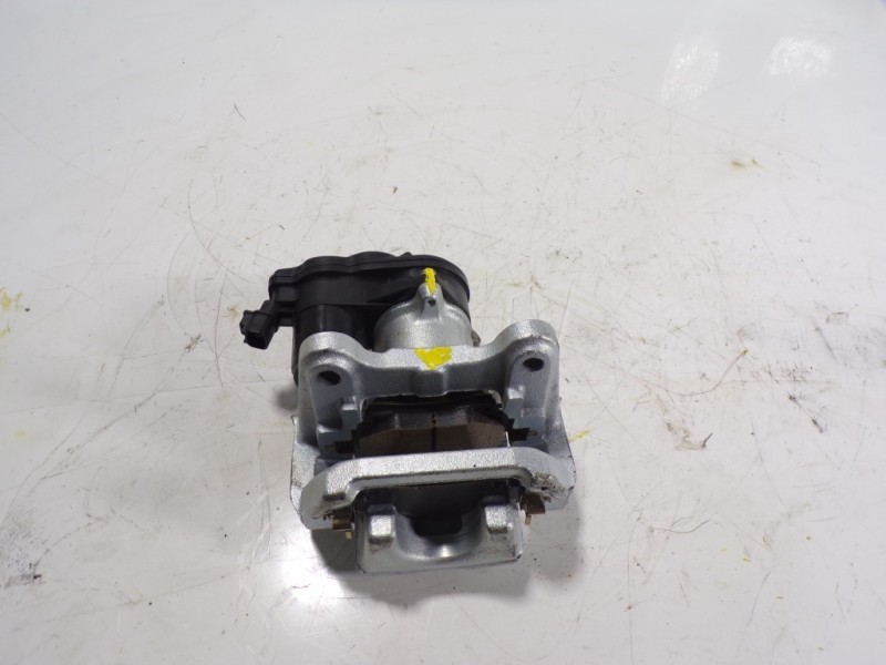 Recambio de pinza freno trasera derecha para toyota rav4 hybrid fwd referencia OEM IAM 4783042100  