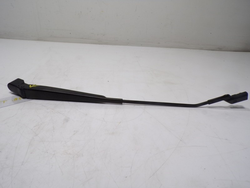 Recambio de brazo limpia trasero para opel insignia grand sport 1.6 cdti dpf referencia OEM IAM 13475092  