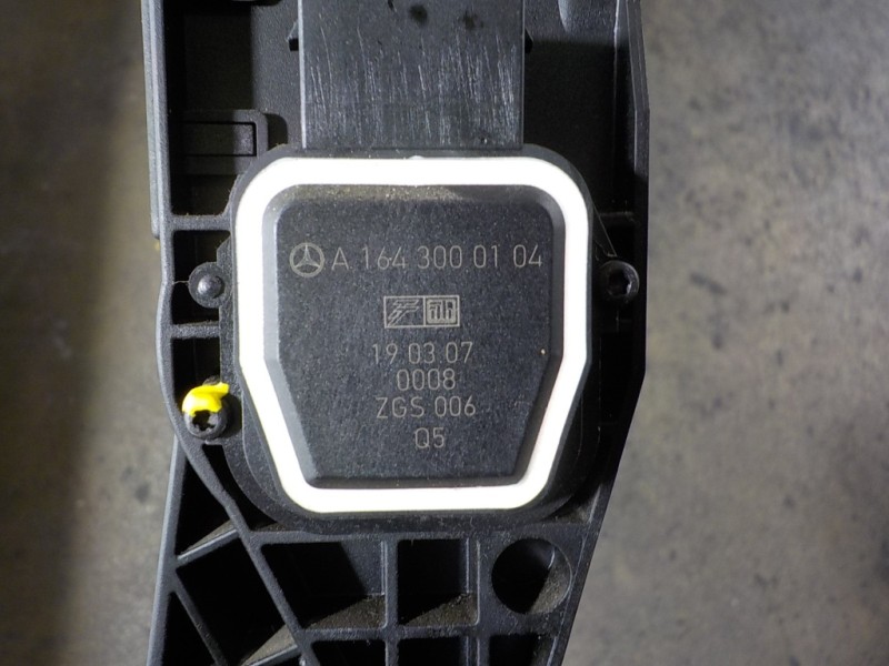 Recambio de potenciometro pedal para mercedes-benz clase r (w251) 3.0 cdi cat referencia OEM IAM A1643000004 A1643000104 