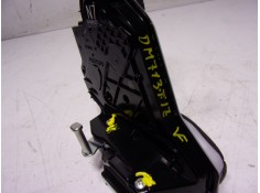 Recambio de cerradura puerta trasera izquierda para toyota corolla cross hybrid 1.8 referencia OEM IAM 6906048060 30426133  2