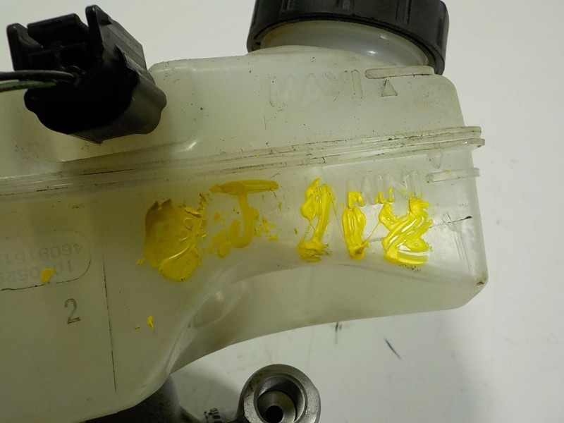 Recambio de bomba freno para dacia sandero stepway referencia OEM IAM 460111938R 460915125R 1070529S01