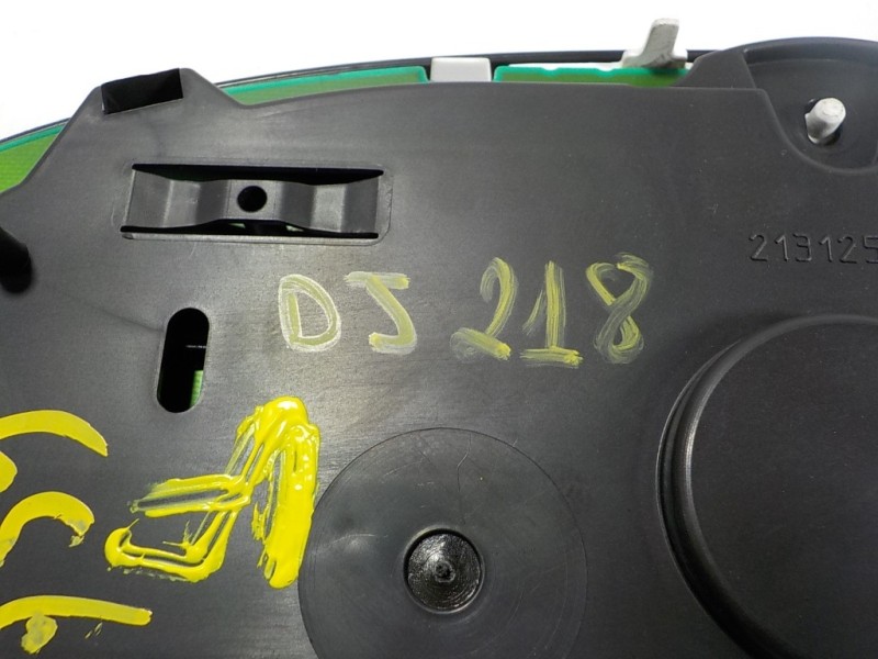 Recambio de cuadro instrumentos para dacia sandero stepway referencia OEM IAM 248105706R 248103023R NS37133045F