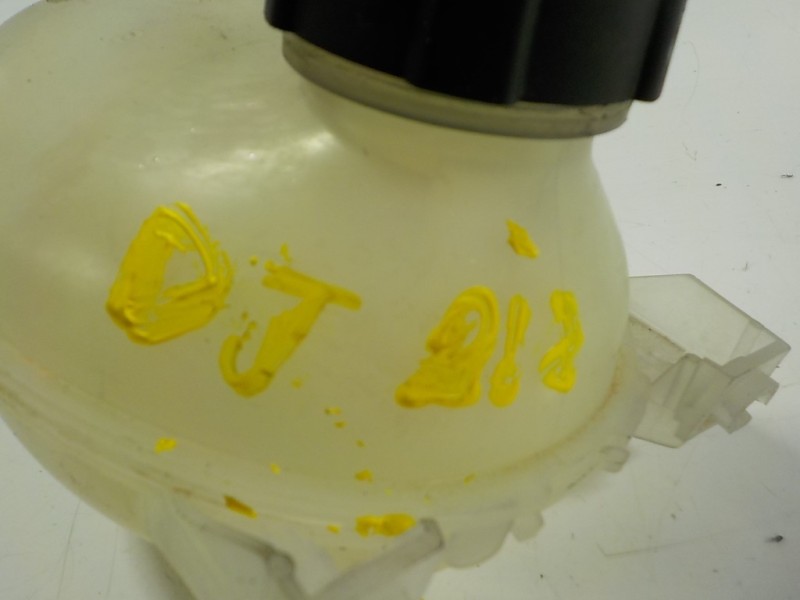 Recambio de deposito expansion para dacia sandero stepway referencia OEM IAM 217104354R 217107259R 