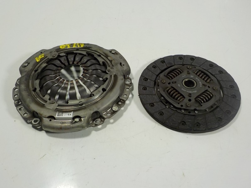 Recambio de kit embrague para dacia sandero stepway referencia OEM IAM 301010717R 302050736R 