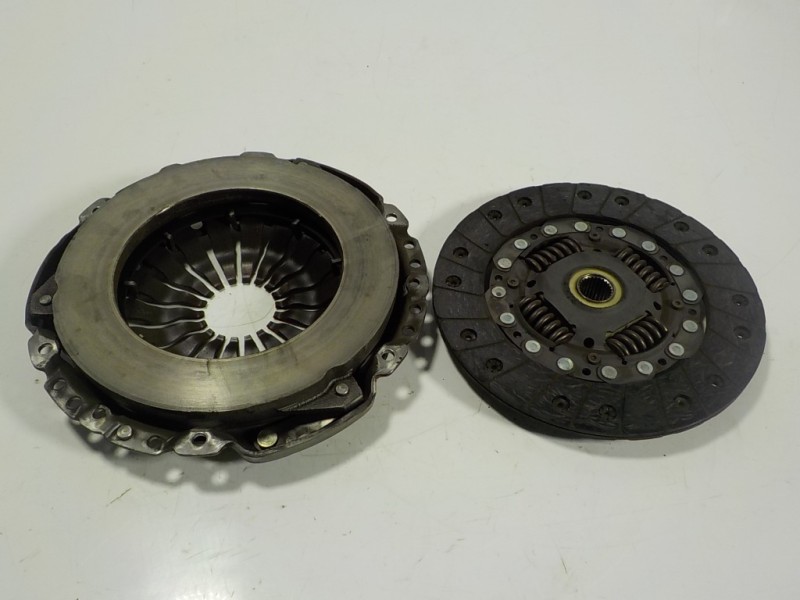 Recambio de kit embrague para dacia sandero stepway referencia OEM IAM 301010717R 302050736R 