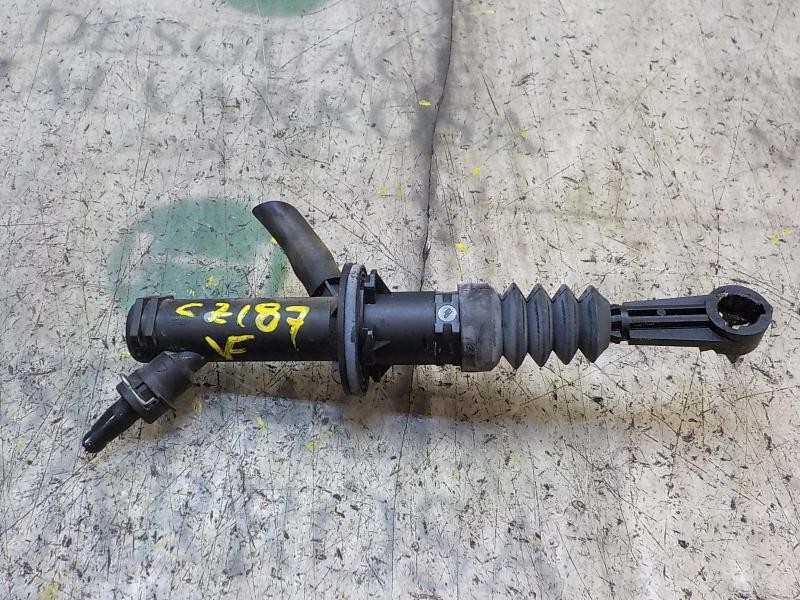 Recambio de bombin embrague para renault fluence dynamique referencia OEM IAM 306100018R  