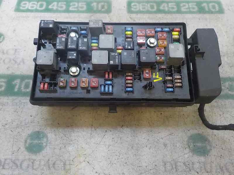 Recambio de caja reles / fusibles para opel insignia berlina 2.0 16v cdti referencia OEM IAM  1334549602SK 