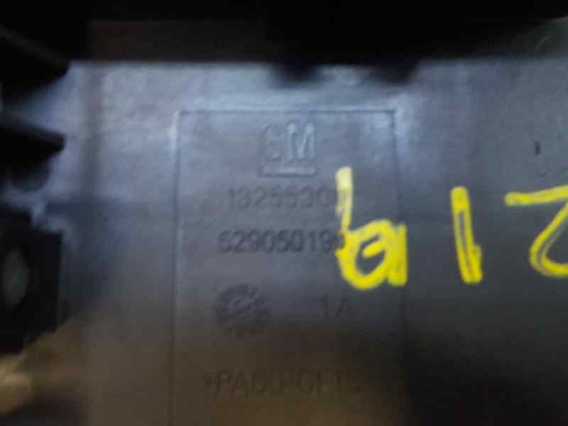 Recambio de caja reles / fusibles para opel insignia berlina 2.0 16v cdti referencia OEM IAM  1334549602SK 