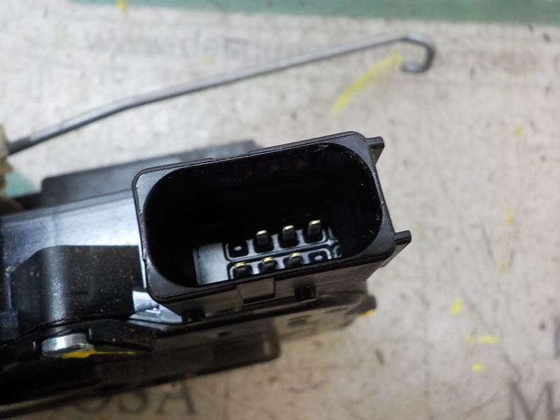 Recambio de cerradura puerta delantera derecha para opel corsa e selective referencia OEM IAM 13431840 13431840 