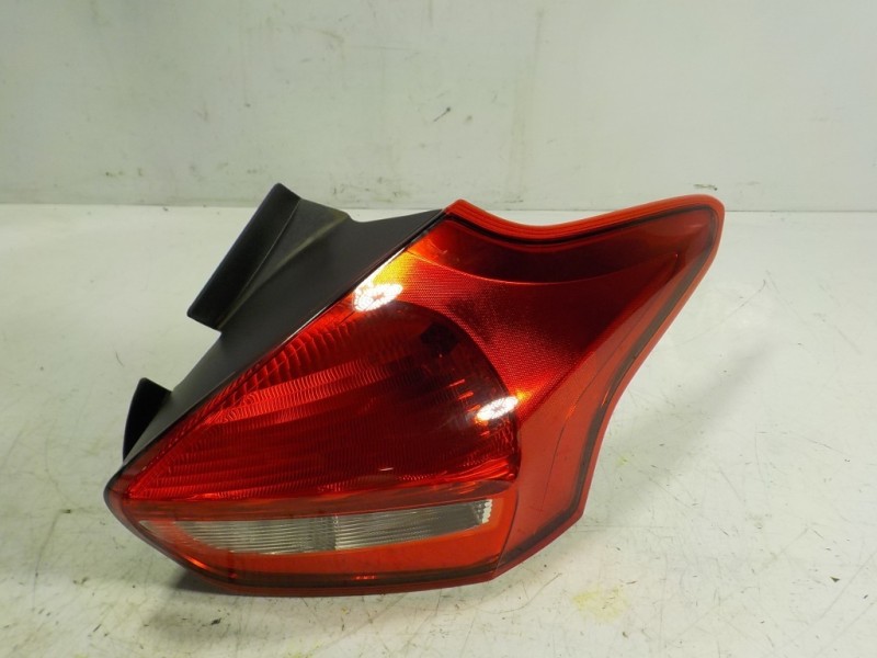 Recambio de piloto trasero derecho para ford focus lim. 1.5 tdci cat referencia OEM IAM 1893908  