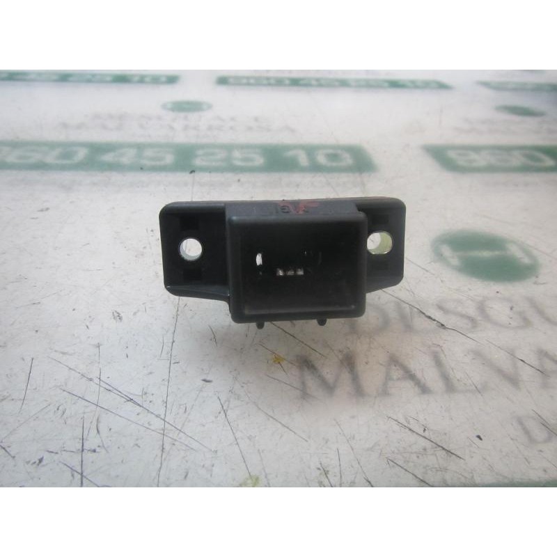 Recambio de cerradura maletero / porton para dacia sandero stepway referencia OEM IAM 7700838546  