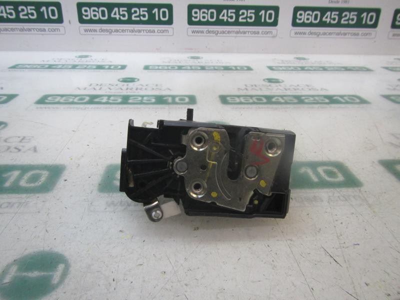 Recambio de cerradura puerta trasera derecha para dacia sandero stepway referencia OEM IAM 825022281R  