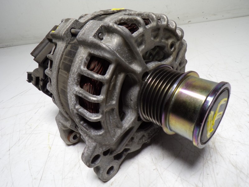 Recambio de alternador para volkswagen t-roc 1.5 16v tsi act referencia OEM IAM 04E903024S 04E903024S 