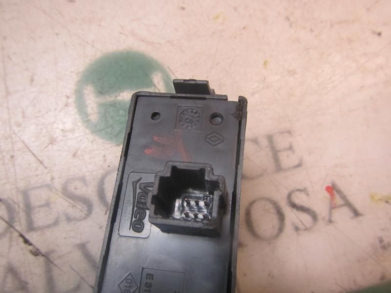 Recambio de warning para dacia sandero stepway referencia OEM IAM 252905668R  