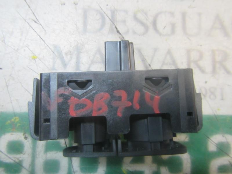 Recambio de warning para dacia sandero stepway referencia OEM IAM 252905668R  