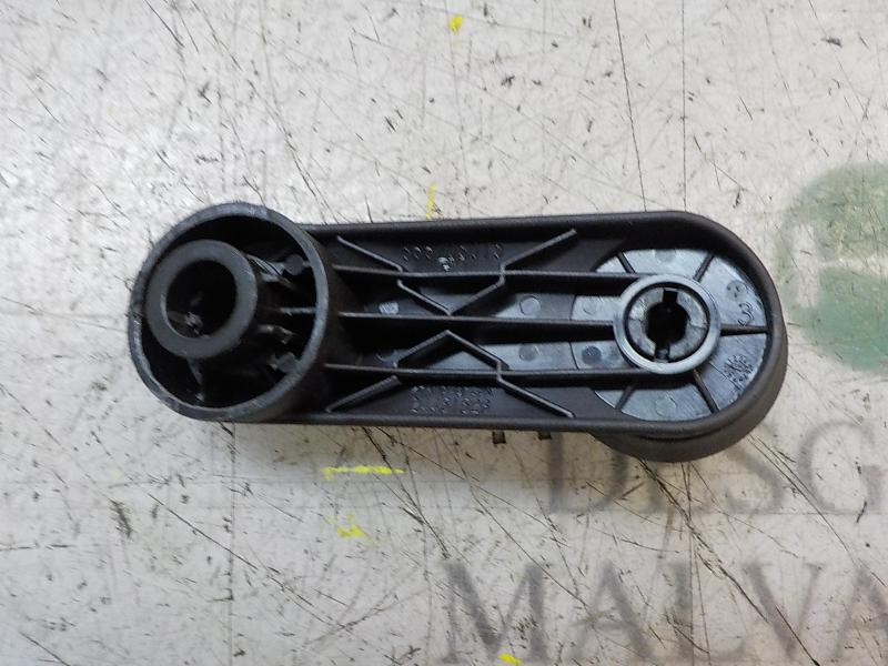 Recambio de maneta elevalunas trasera izquierda para opel corsa e selective referencia OEM IAM 13288655  