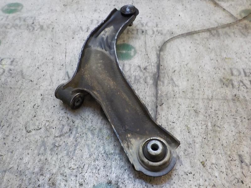 Recambio de brazo suspension inferior delantero izquierdo para renault clio iii 1.2 16v referencia OEM IAM   