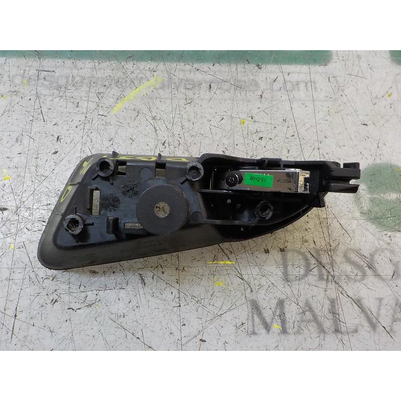 Recambio de maneta interior trasera derecha para opel corsa e selective referencia OEM IAM 13403509  