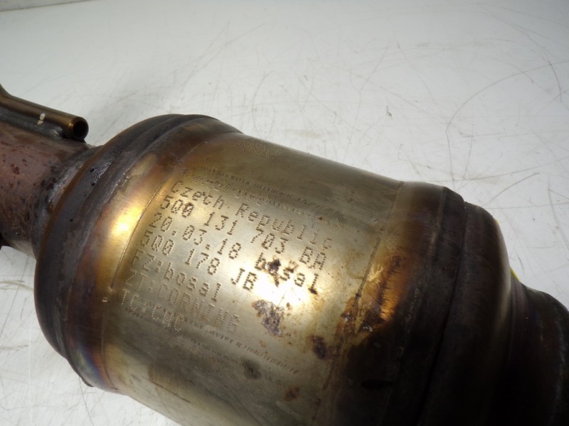 Recambio de catalizador para volkswagen t-roc 1.5 16v tsi act referencia OEM IAM 5Q0254504MX 5Q0131703BA 