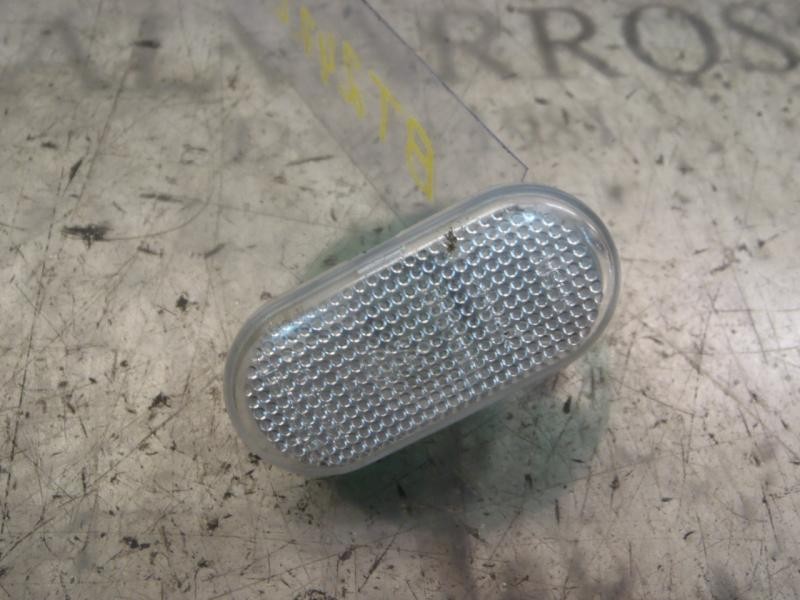 Recambio de piloto lateral izquierdo para dacia logan express ambiance referencia OEM IAM 8200257684  