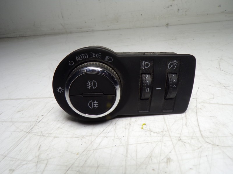 Recambio de mando luces para opel insignia berlina 2.0 16v cdti referencia OEM IAM 23197914 13268702 