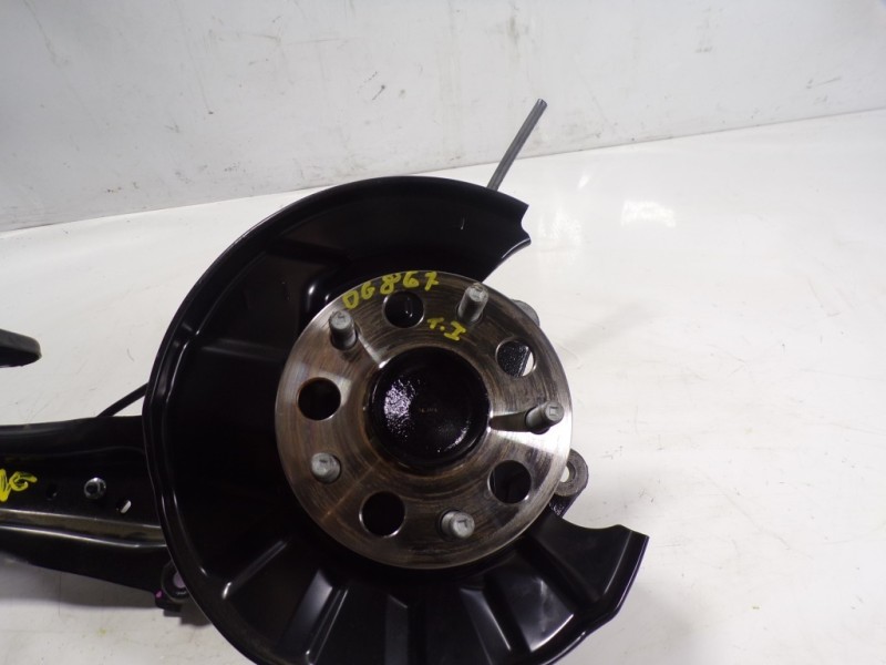 Recambio de mangueta trasera izquierda para lexus ux (za10) 250h referencia OEM IAM 4230576030  