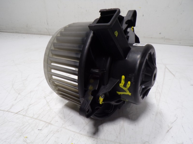 Recambio de motor calefaccion para opel insignia berlina 2.0 16v cdti referencia OEM IAM 13263279 5242673401 