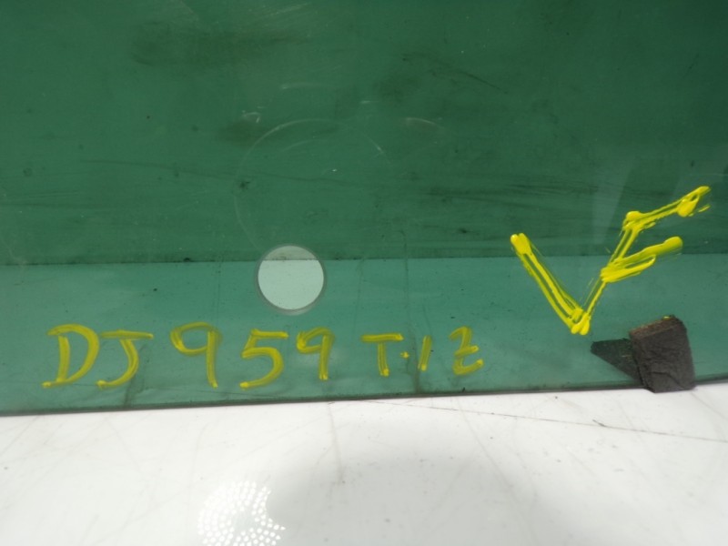 Recambio de cristal puerta trasero izquierdo para skoda octavia combi (nx5) 2.0 tdi referencia OEM IAM 5E9845205D  