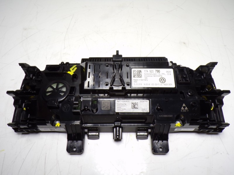 Recambio de cuadro instrumentos para volkswagen t-roc 1.5 16v tsi act referencia OEM IAM 17A920790 17A920790 