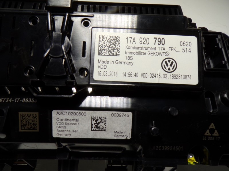 Recambio de cuadro instrumentos para volkswagen t-roc 1.5 16v tsi act referencia OEM IAM 17A920790 17A920790 