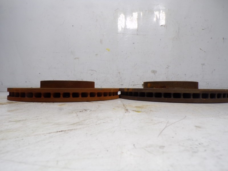 Recambio de disco freno delantero para kia cee´d 1.4 crdi cat referencia OEM IAM 51712A6600  