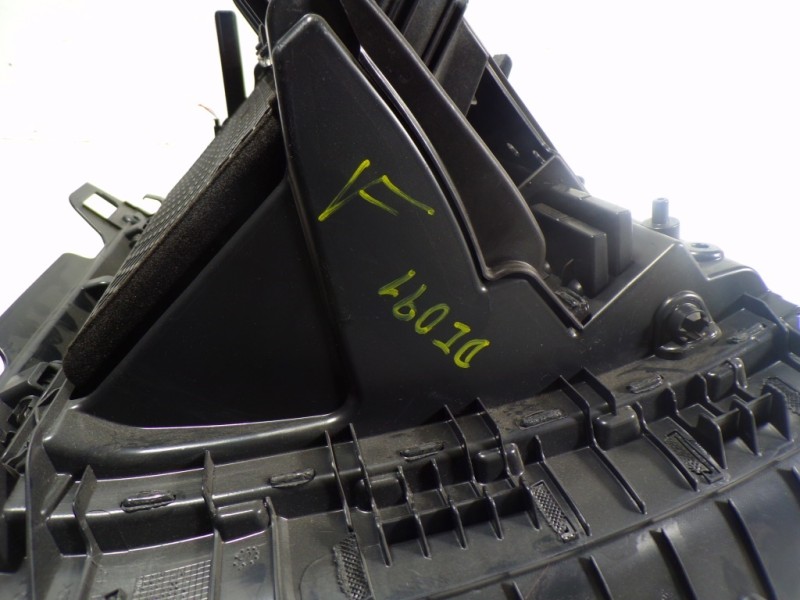 Recambio de guantera para volkswagen golf vii lim. (bq1) 1.6 tdi referencia OEM IAM 5G1857101P82V  