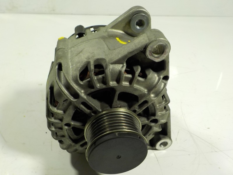 Recambio de alternador para peugeot 208 1.2 12v e-vti referencia OEM IAM 9818677980 9818677980 TG12C261