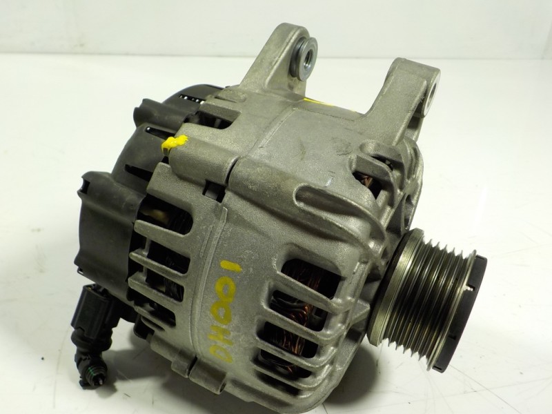 Recambio de alternador para peugeot 208 1.2 12v e-vti referencia OEM IAM 9818677980 9818677980 TG12C261