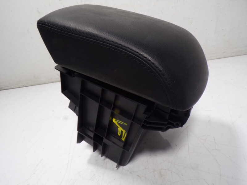 Recambio de apoyabrazos central para mazda 3 lim. () origin referencia OEM IAM   