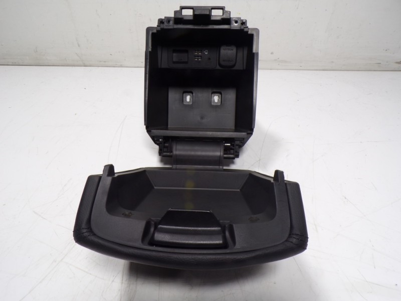 Recambio de apoyabrazos central para mazda 3 lim. () origin referencia OEM IAM   