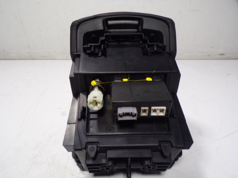 Recambio de apoyabrazos central para mazda 3 lim. () origin referencia OEM IAM   