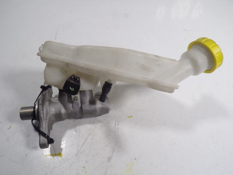 Recambio de bomba freno para peugeot 208 1.2 12v e-vti referencia OEM IAM 4601R7  