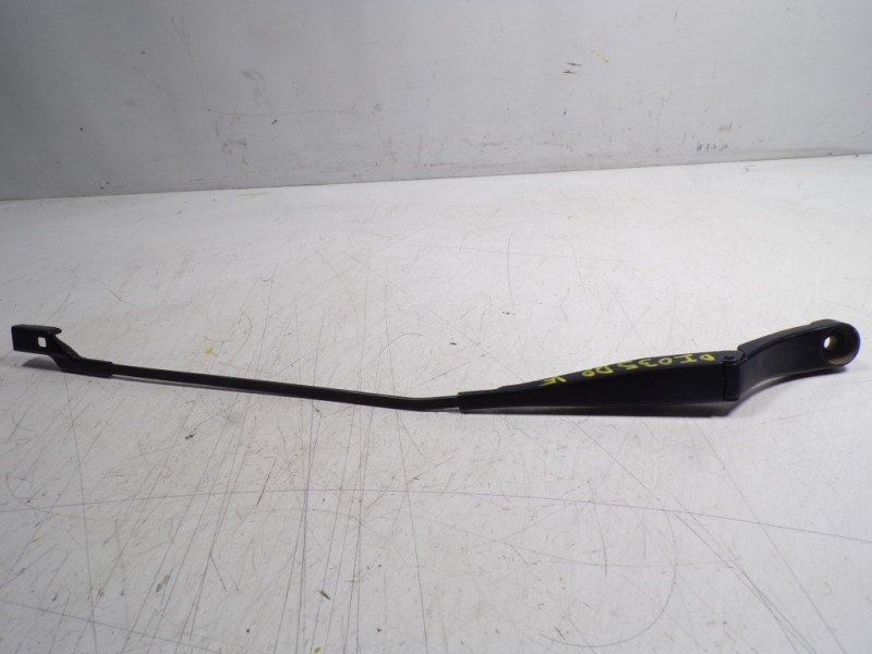 Recambio de brazo limpia delantero derecho para peugeot 308 1.6 blue-hdi fap referencia OEM IAM 1610672480  
