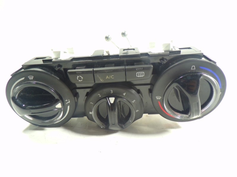 Recambio de mando calefaccion / aire acondicionado para peugeot 208 1.2 12v e-vti referencia OEM IAM  9819611577 T77304B
