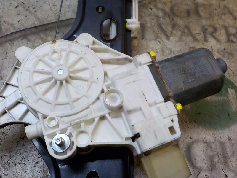 Recambio de elevalunas delantero derecho para bmw serie 3 berlina (e90) 320d referencia OEM IAM 51337140588  