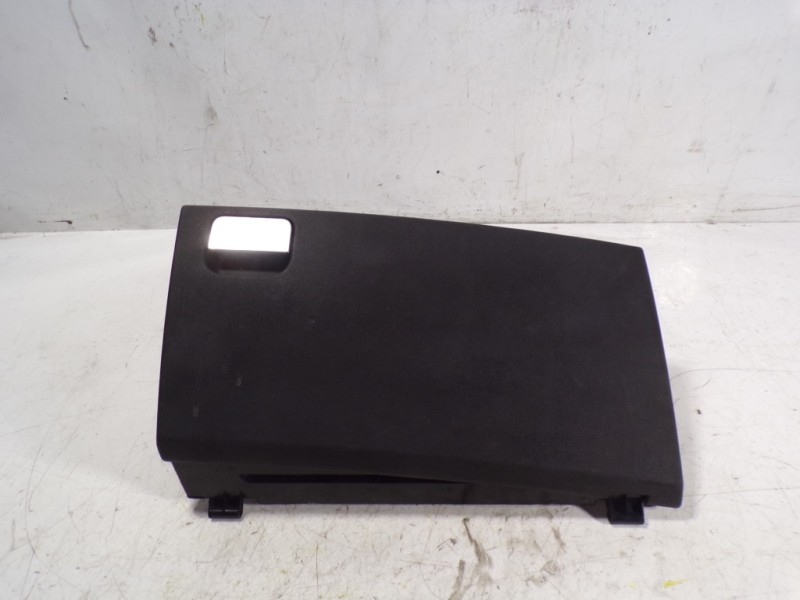 Recambio de guantera para land rover discovery 4 tdv6 se referencia OEM IAM LR013453  