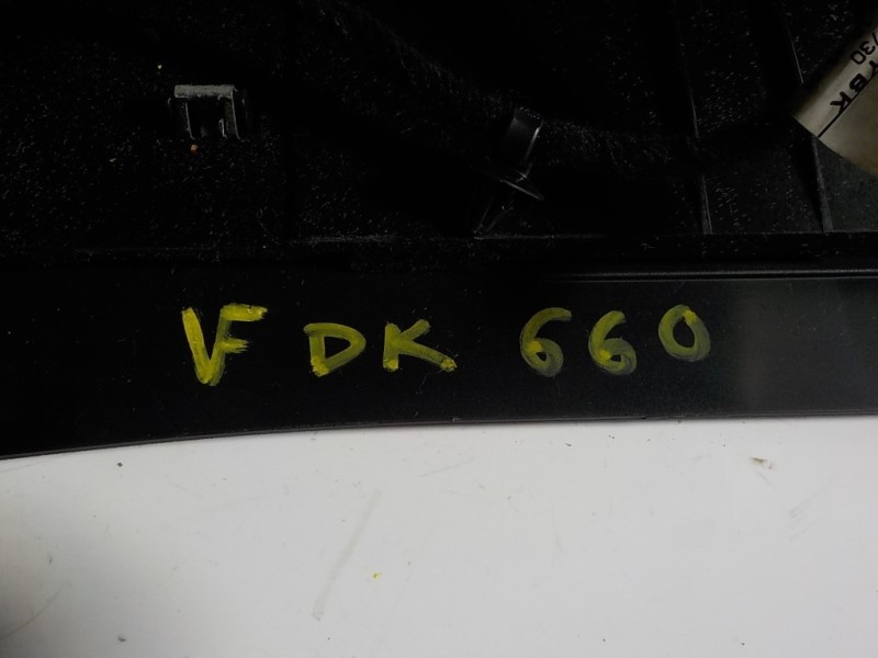 Recambio de apoyabrazos central para land rover evoque 2.2 td4 cat referencia OEM IAM  EJ3214B079 50041951