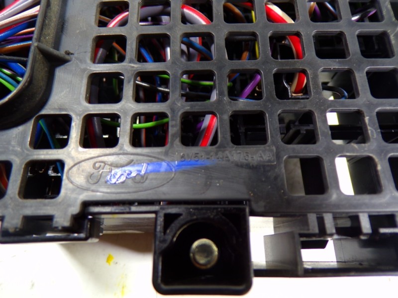 Recambio de caja reles / fusibles para ford transit courier 1.5 tdci cat referencia OEM IAM  6V5114A175AA 