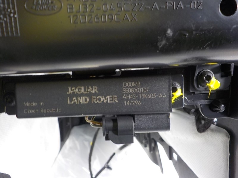 Recambio de apoyabrazos central para land rover evoque 2.2 td4 cat referencia OEM IAM  EJ3214B079 50041951