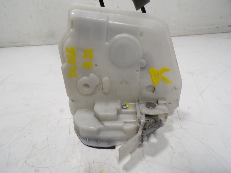 Recambio de cerradura puerta delantera derecha para mazda 3 lim. () origin referencia OEM IAM  BD28A0428 