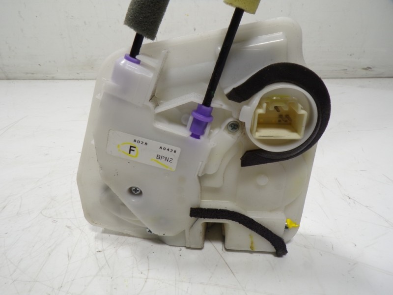 Recambio de cerradura puerta delantera derecha para mazda 3 lim. () origin referencia OEM IAM  BD28A0428 